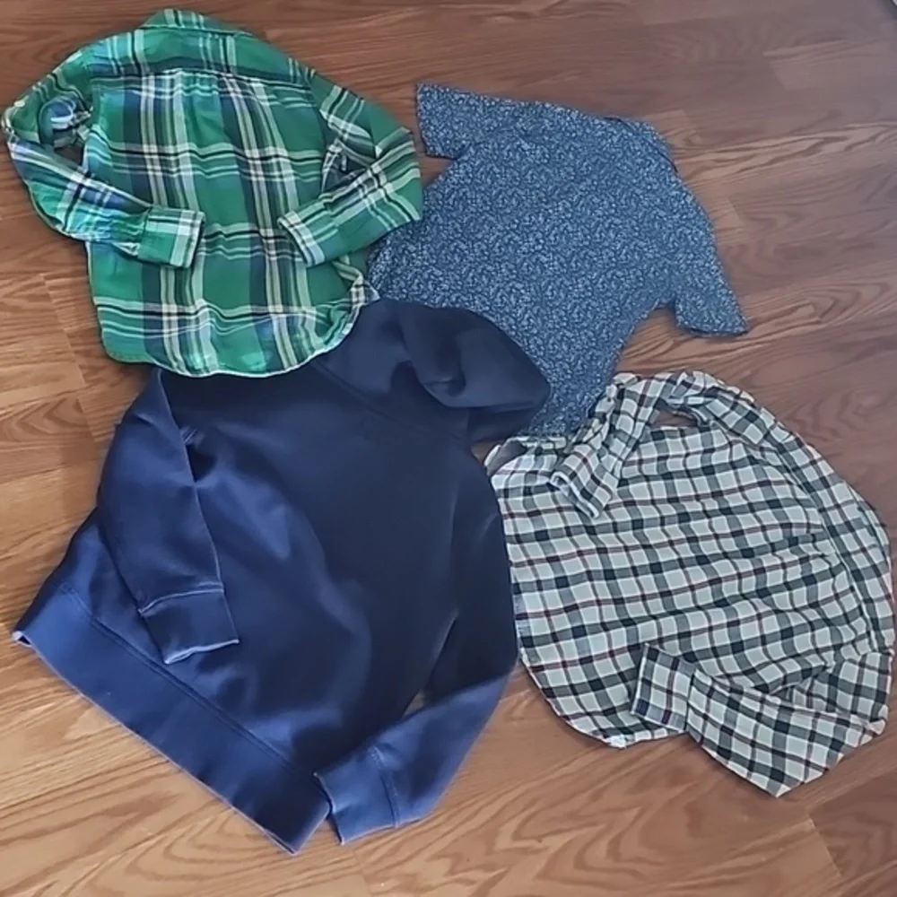 4 pieces of gap size 6/7‎ sweatshirt an long sleeve